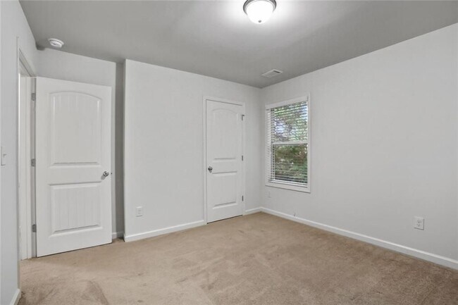 Building Photo - 206 Britt Dr