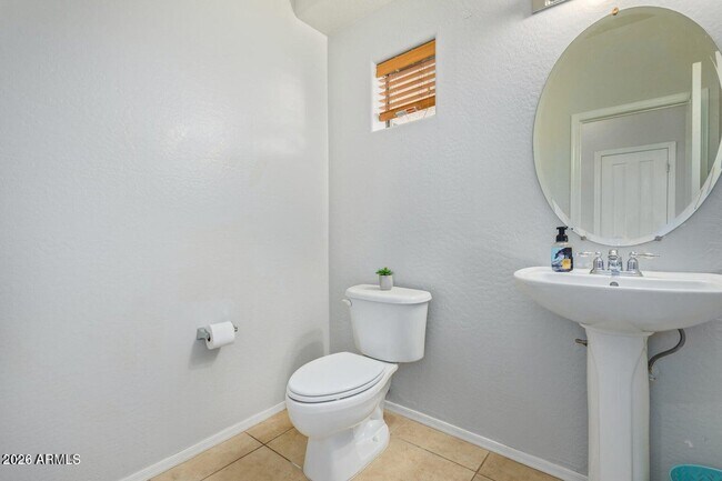 Building Photo - 939 E Sourwood Dr