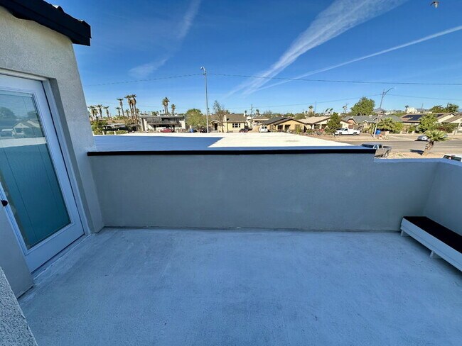 Building Photo - 2029 W Adams St