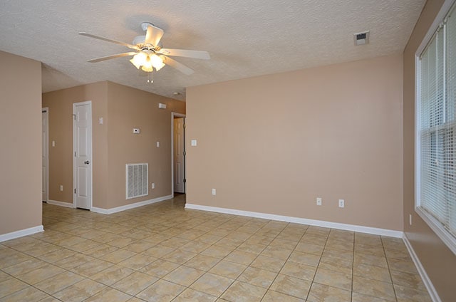 Building Photo - Cloverdale Apartments