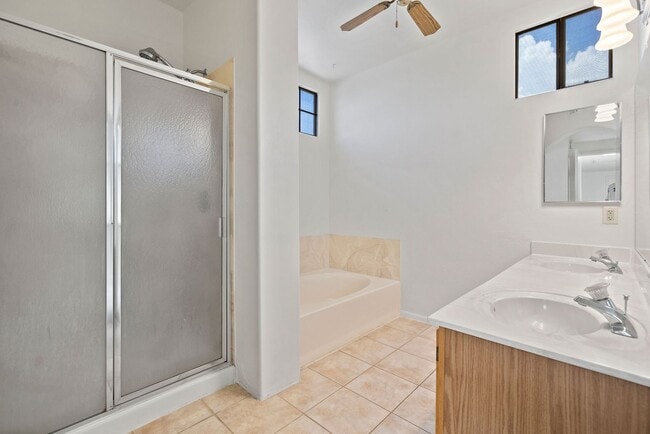 Building Photo - Beautiful Santa Fe Home on Large Corner Lot!