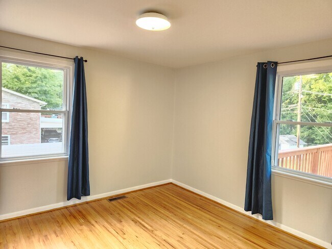 Building Photo - 139 Saratoga Dr