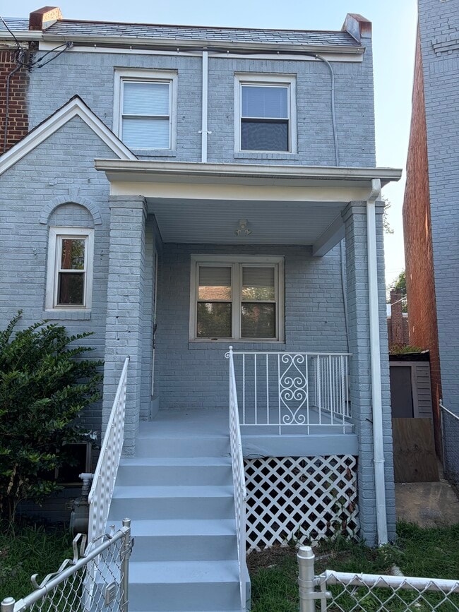 Building Photo - 1420 18th Pl SE