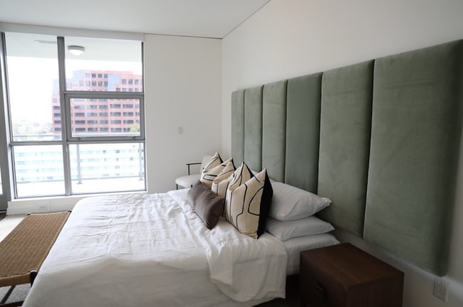 Building Photo - 15 MacArthur Pl