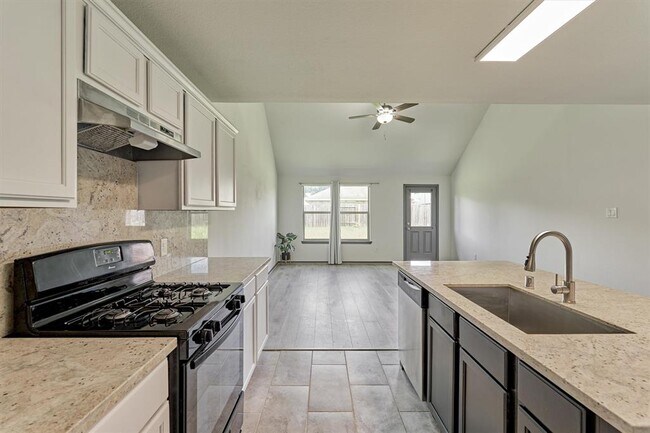 Building Photo - 2211 Treasure Mountain Dr