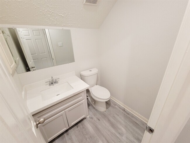 Building Photo - 3610 Honey Creek Dr