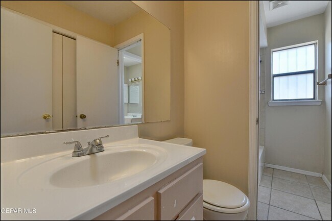 Building Photo - 10711 Ivanhoe Dr