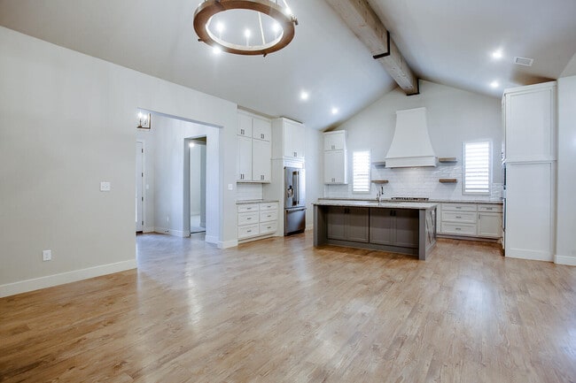 Building Photo - 13801 Raleigh Ave