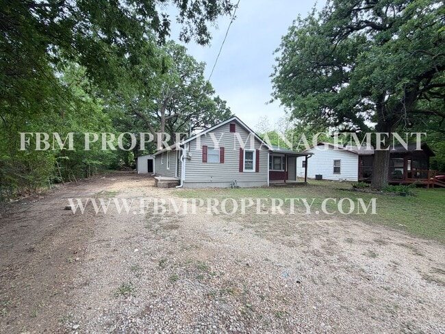 Building Photo - 303 E Thompson St