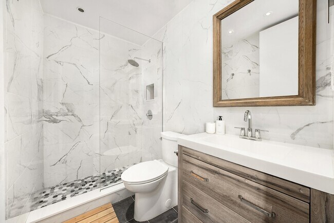 Building Photo - 165 Elizabeth St