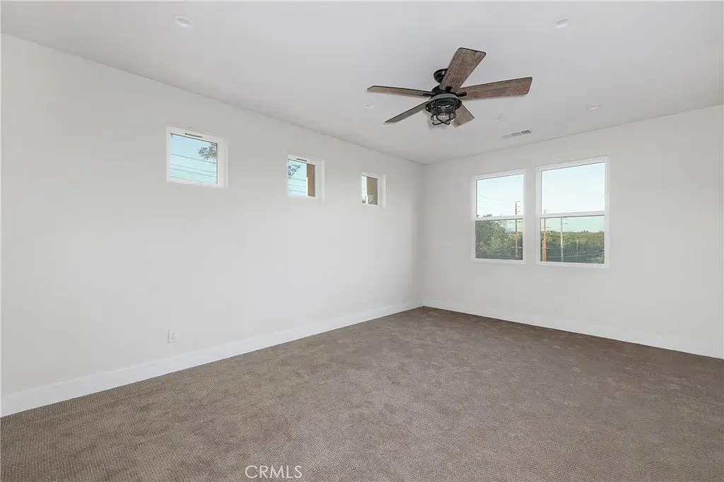 Master Bedroom - 2020 Brentwood Pl