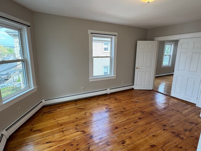 Building Photo - 130 S Elm St