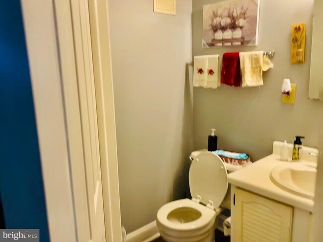 Building Photo - 13200 Cabinwood Dr