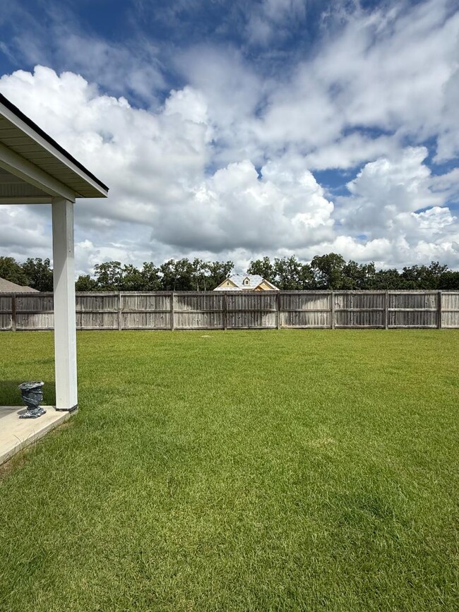 Building Photo - 345 Somers Ln