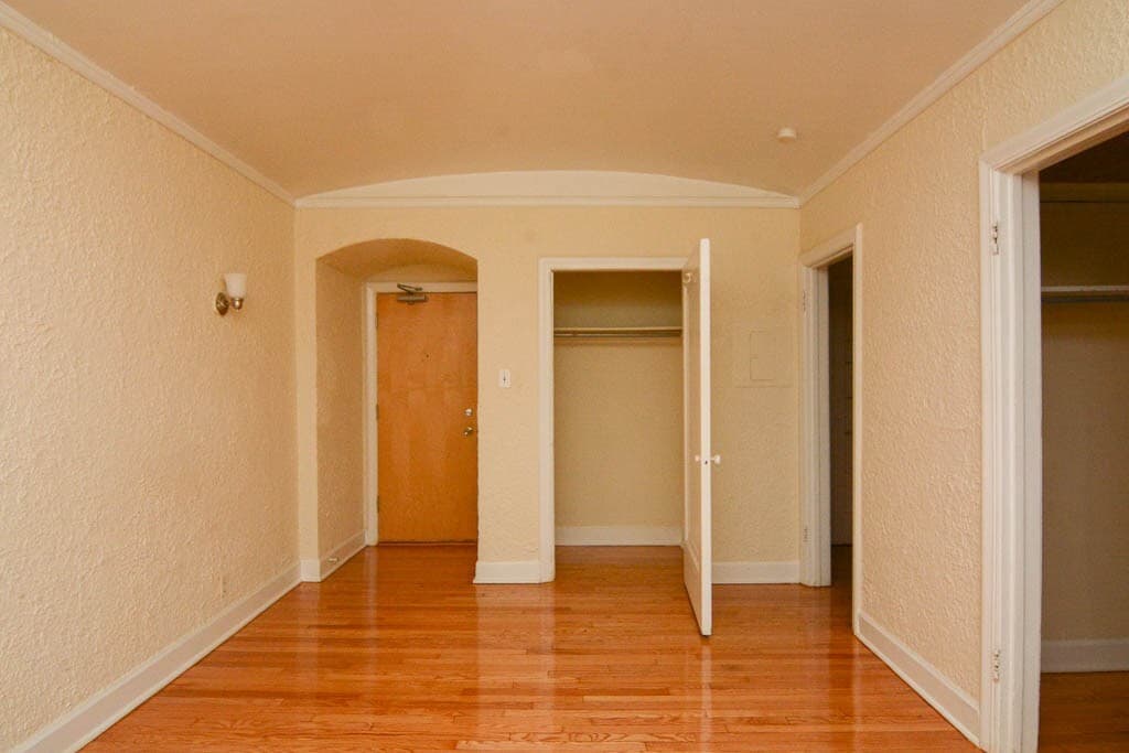 Building Photo - 562 W Arlington Pl