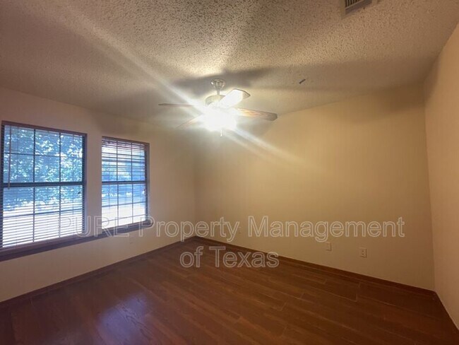 Building Photo - 2004 Walsh Dr