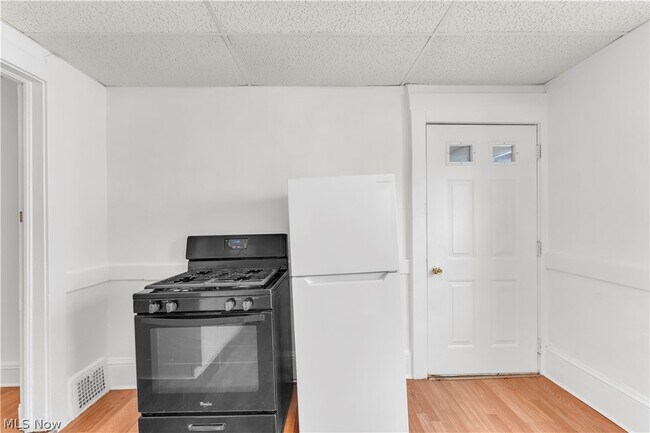 Building Photo - 2113 Halstead Ave