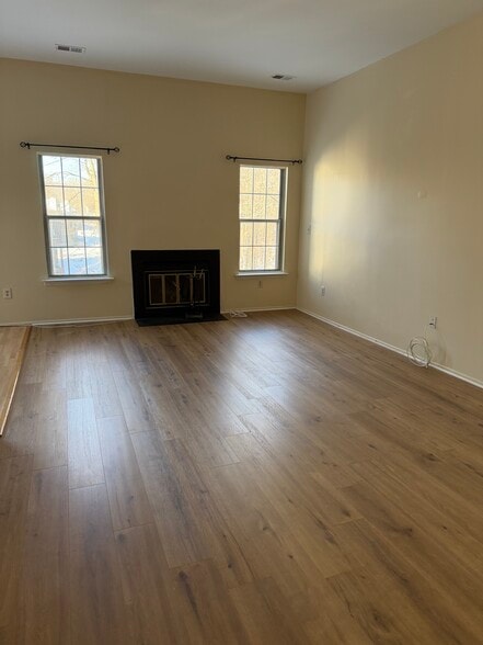 Spacious Living Room - 5083 Beech Ct