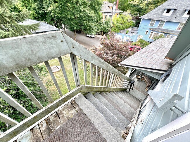 Building Photo - ROSEG01