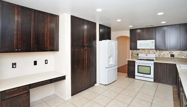 Building Photo - 3 Bedroom 2 Bathroom House