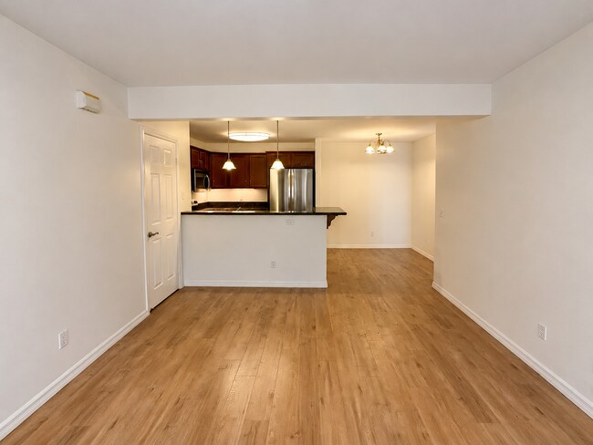 Building Photo - 5252 Balboa Arms Dr