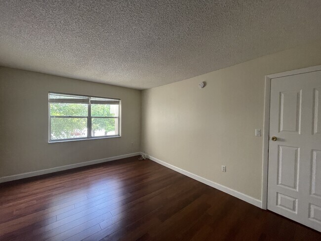 Building Photo - 4255 N University Dr