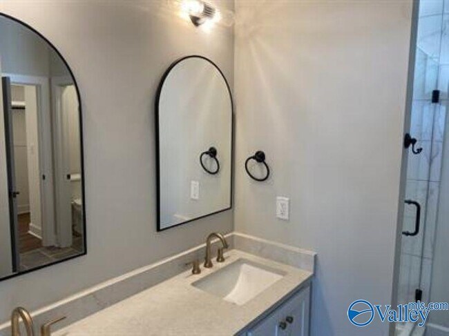 Building Photo - 2905 9th Ave SW