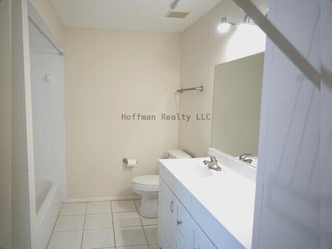 Building Photo - 2-Bed, 2-Bath Condo in Meadowood Community Temple Terrace