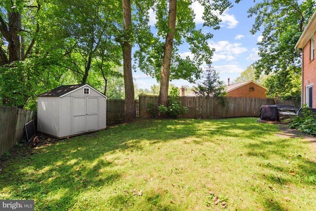 Building Photo - 5801 Devonshire Dr