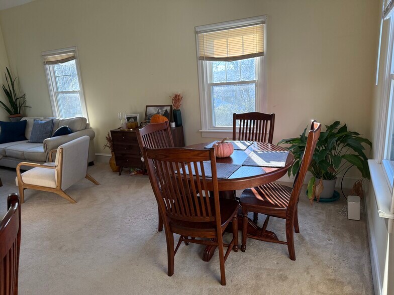 Building Photo - 51 N Main St