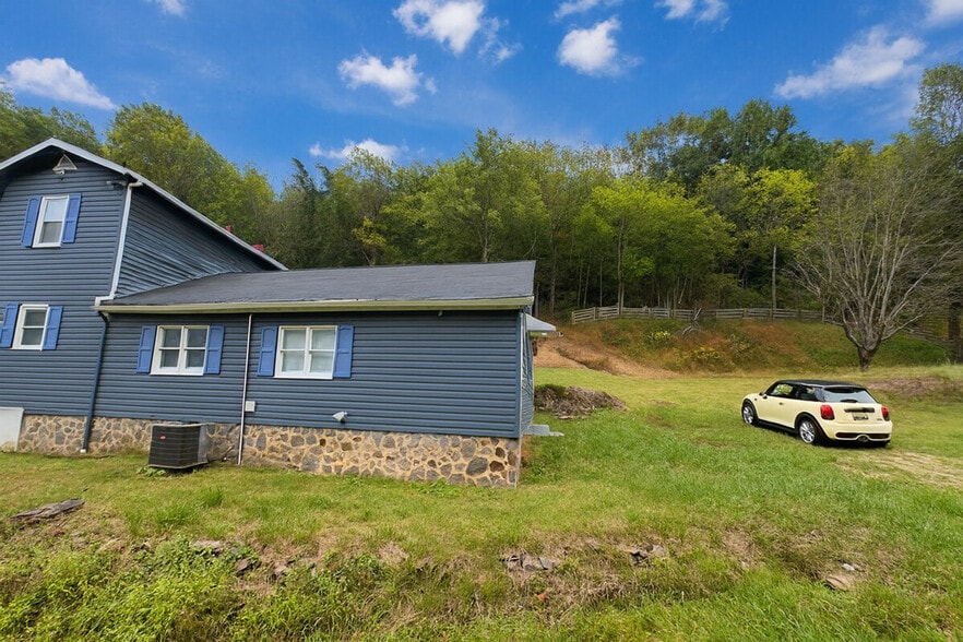 Building Photo - 1167 Cubbage Hollow Rd