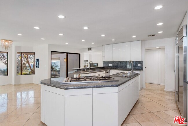 Building Photo - 7940 Vulcan Dr