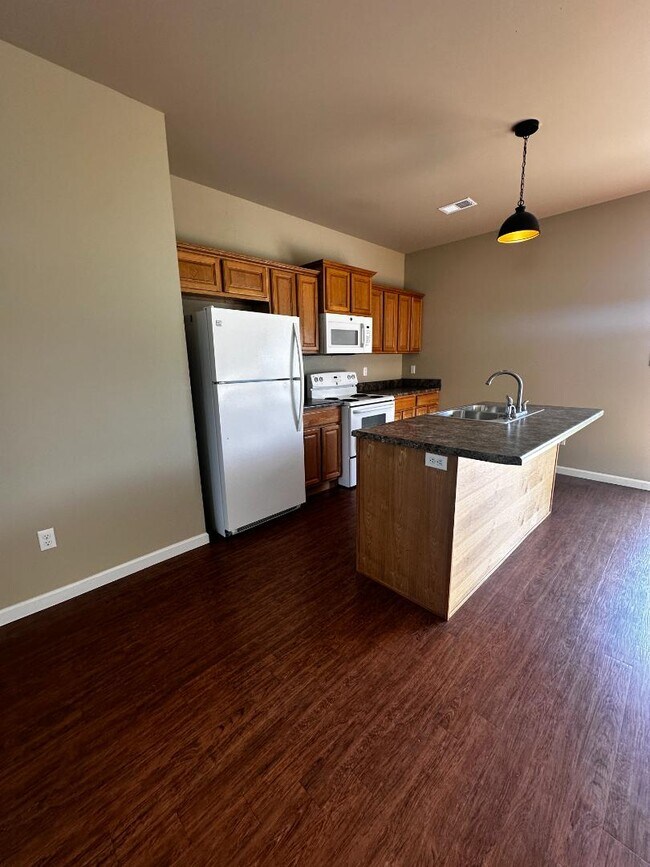 Building Photo - 25 Rock Creek Dr