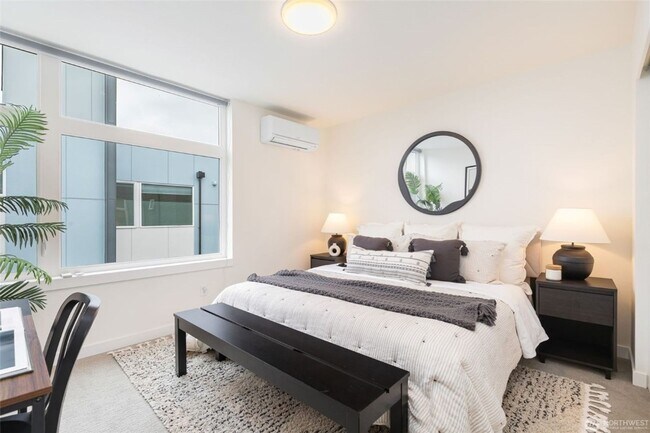 Building Photo - 2Bd/2Ba Seattle Townhouse