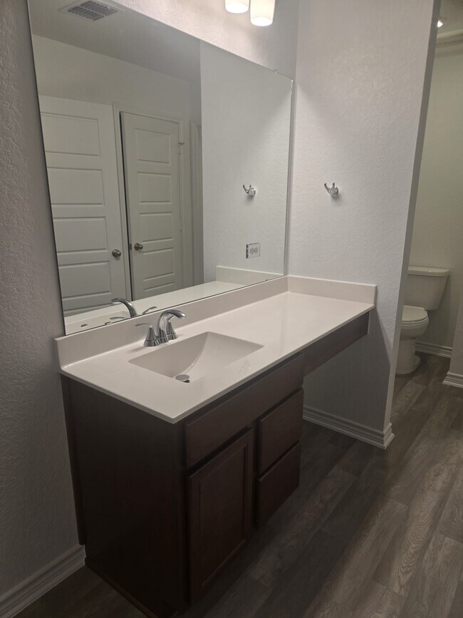 Building Photo - 7510 Fishbowl Ln
