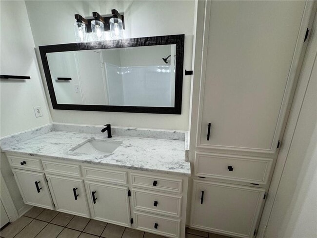 Building Photo - 1117 Pinemont Dr