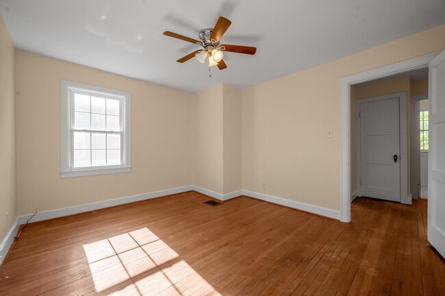 Building Photo - 494 Bob O Link Dr