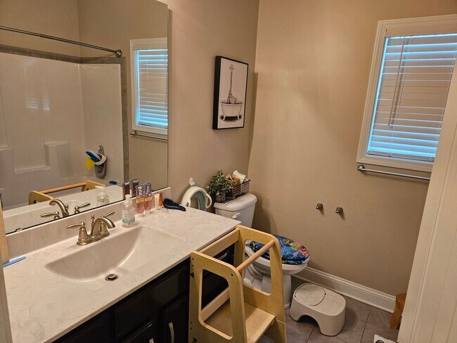 Building Photo - 5 Bedroom 3 Bath home in The Preserve at Tidewater Sneads Ferry