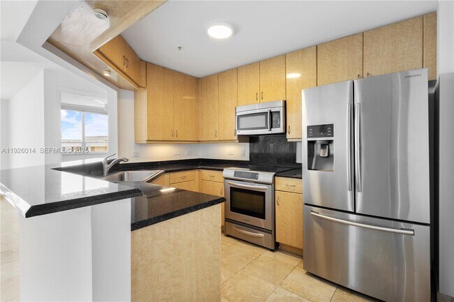 Building Photo - 801 Brickell Key Blvd