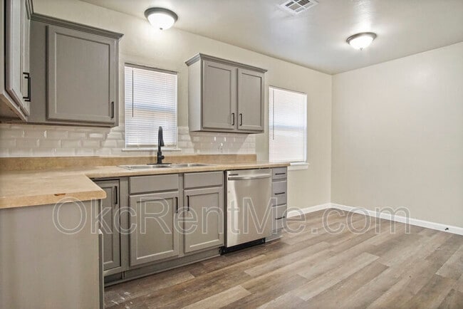 Building Photo - 6703 NW 25th St