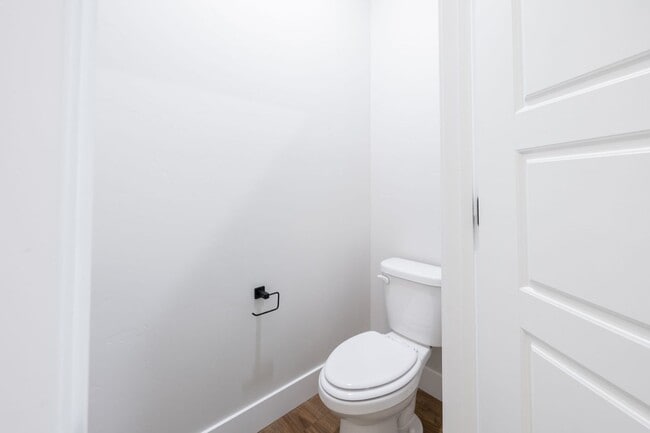 Building Photo - BEAUTIFUL 3 Bed 2 Bath Twin home in Sugar city!