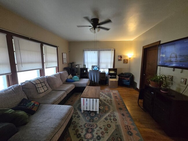 Building Photo - 3 Bedroom with garage and basement