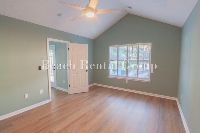 Building Photo - End Unit Townhome in Carolina Forest