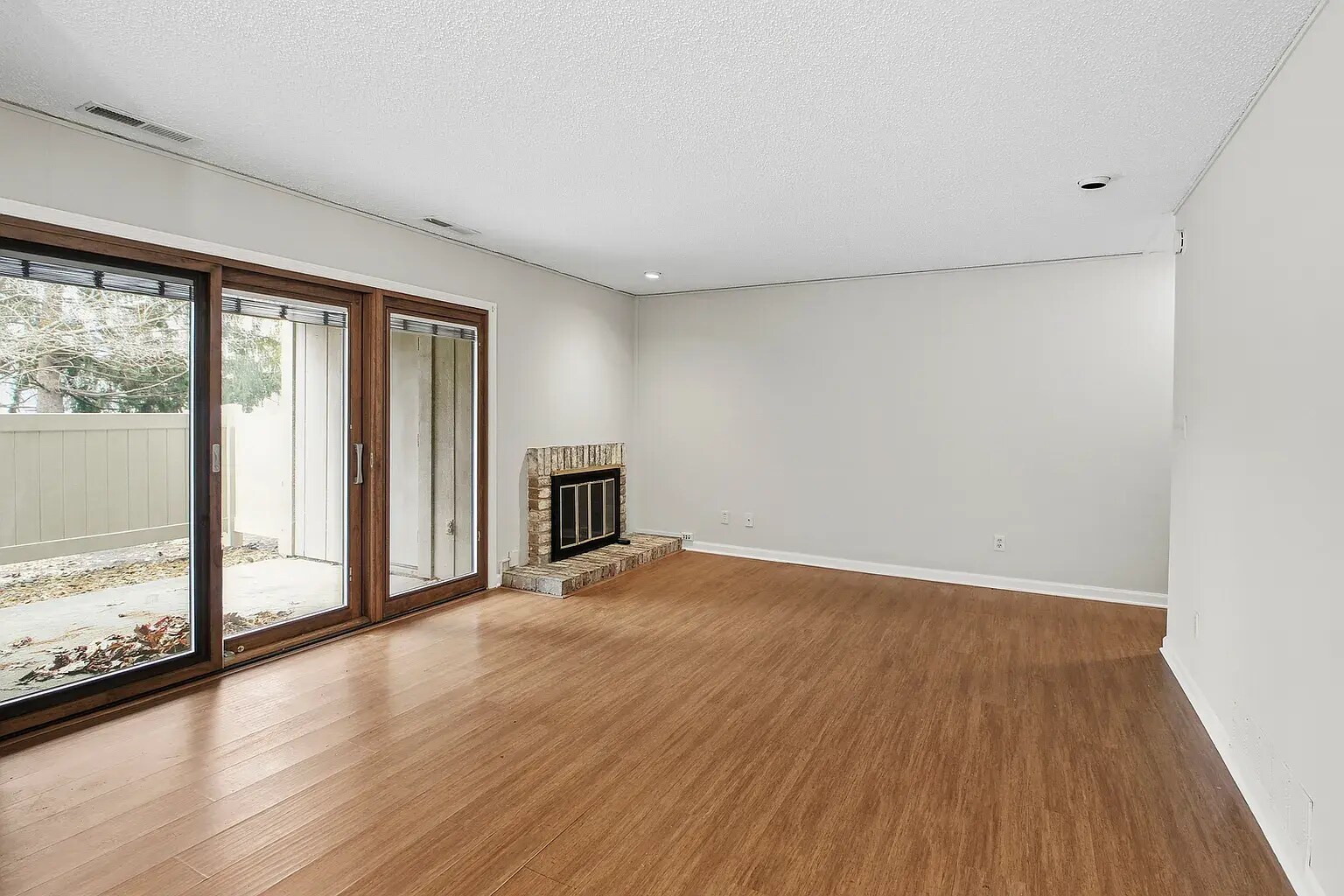 Building Photo - 2103 Melrose Dr