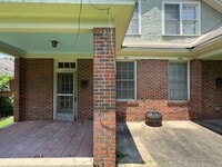 Building Photo - 2121 Winona Ave