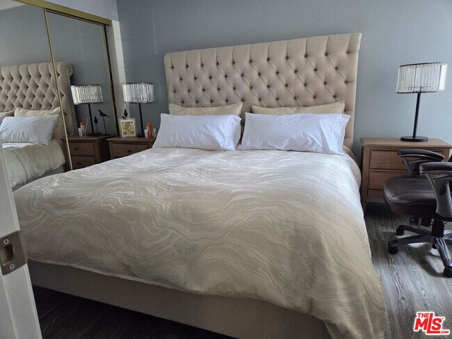 Building Photo - 8805 Berkshire Way