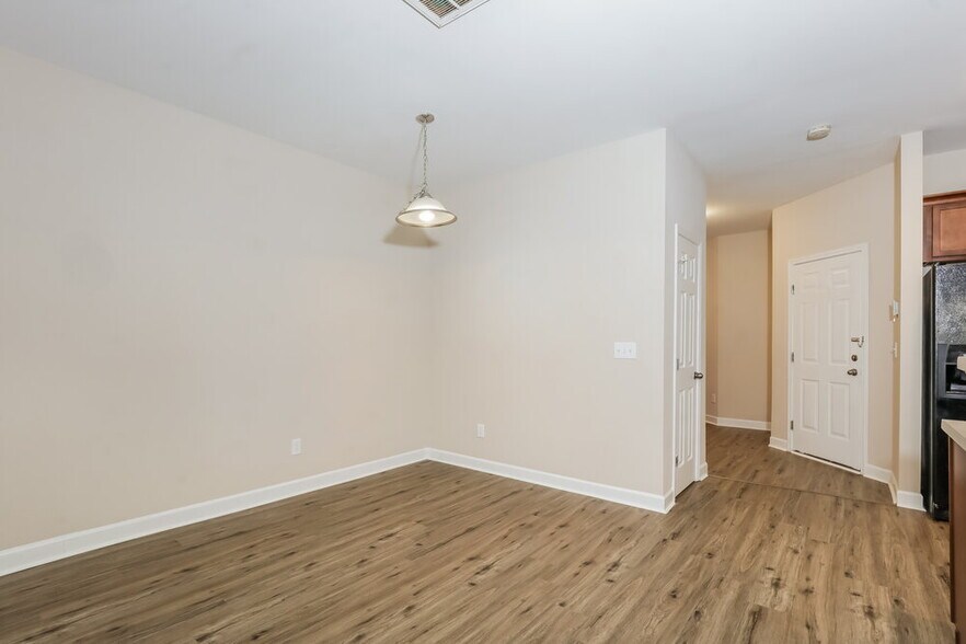 Building Photo - 2545 Spring Oaks Way