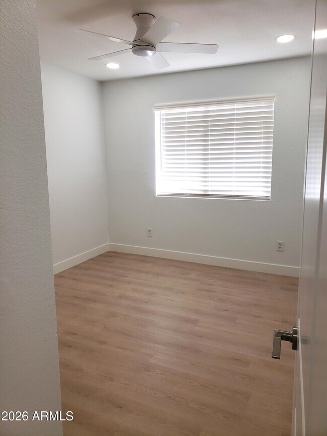 Building Photo - 5757 W Eugie Ave