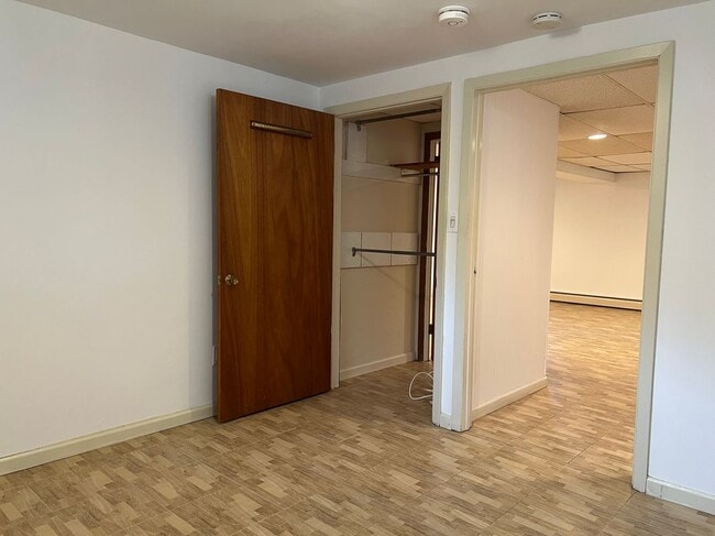 Building Photo - 40 Clunie Ave