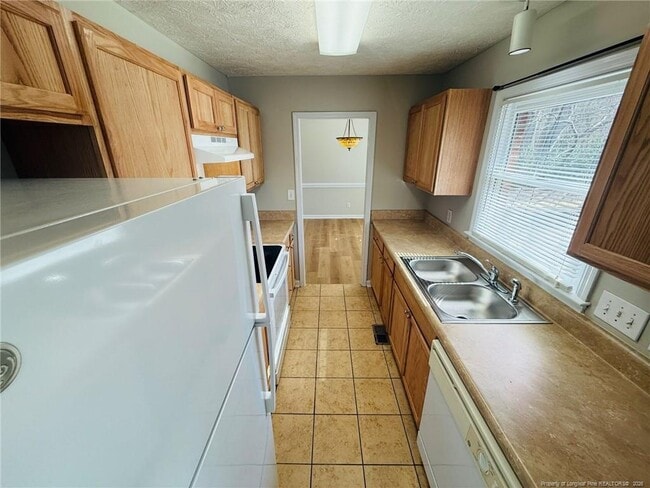 Building Photo - 5018 Summer Ridge Rd